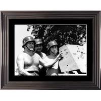 Affiche encadrée Noir et Blanc: La 7 ème Compagnie - 50x70 cm (Cadre Glascow)